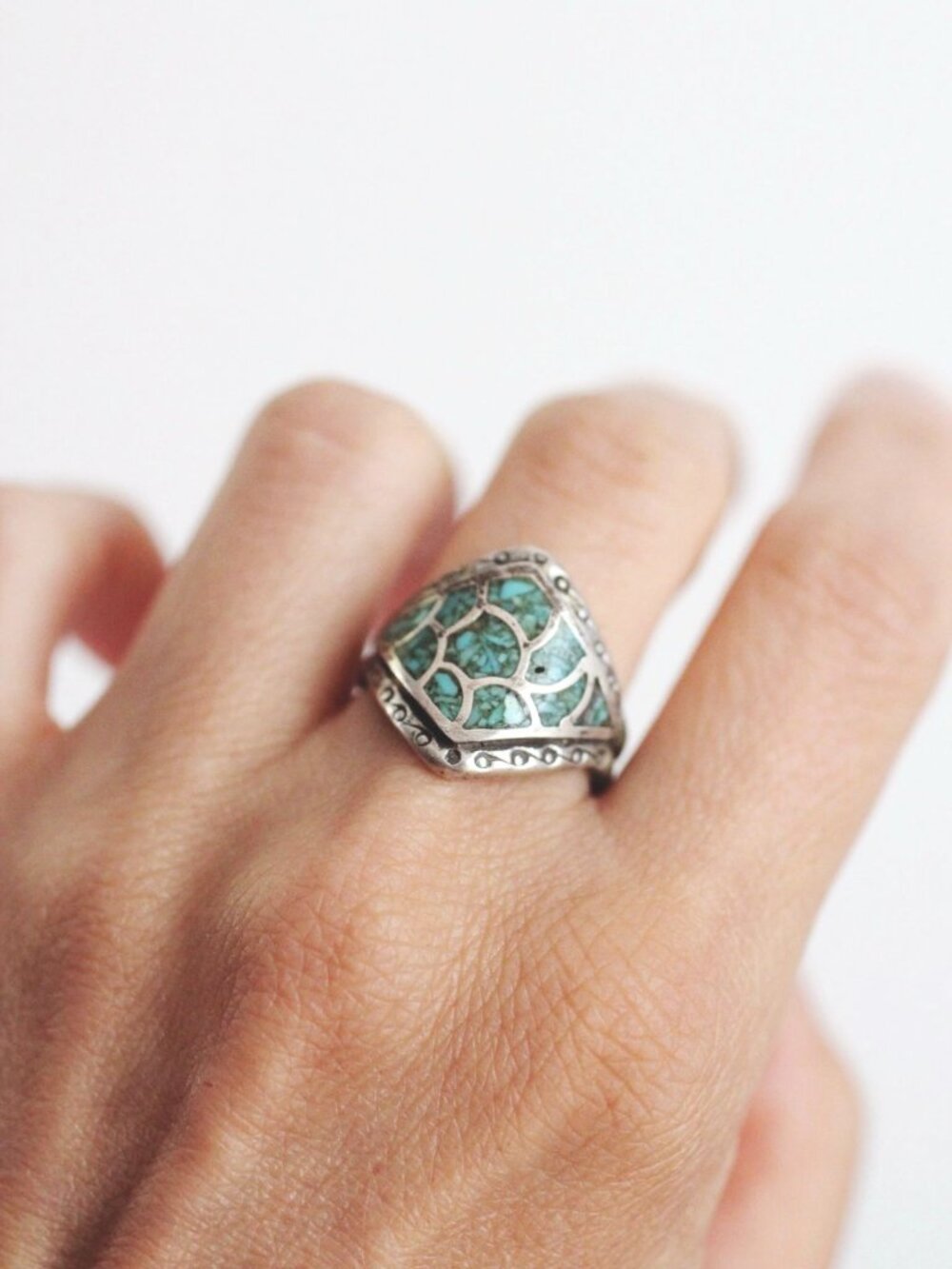 Vintage Sterling Silver Turquoise Chip Ring Fish Scale Inlay Mosaic Pattern Nati